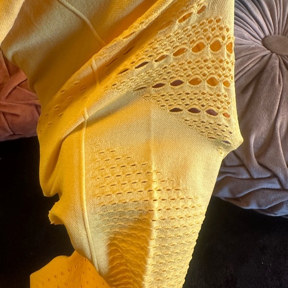 Two-piece crop top active wear set - Picture 6 of 7